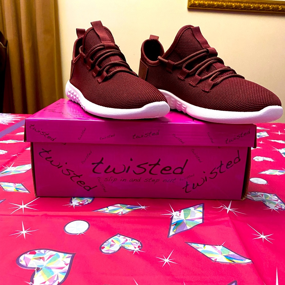 Rue21 Twisted Cosmo sneakers, size 8.5